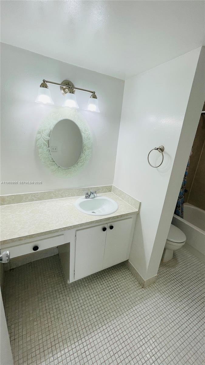SANDS POINT CONDOMINIUM I - Residential Lease
