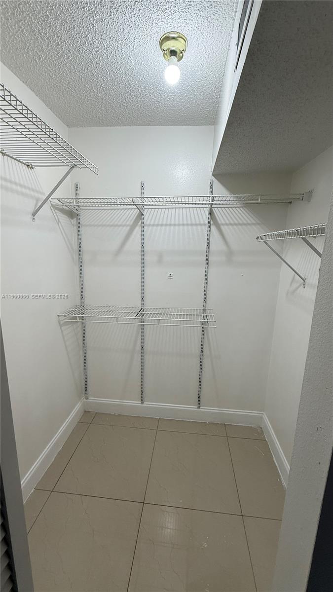 SANDS POINT CONDOMINIUM I - Residential Lease