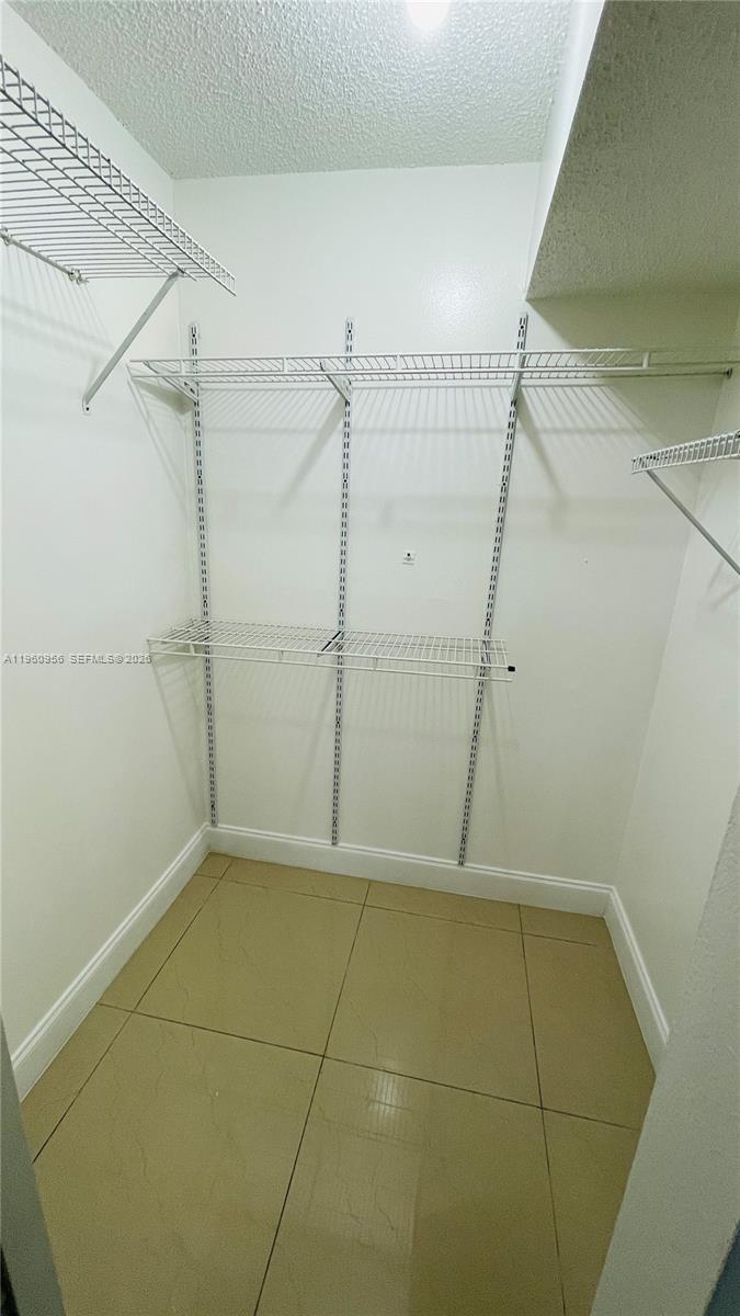 SANDS POINT CONDOMINIUM I - Residential Lease