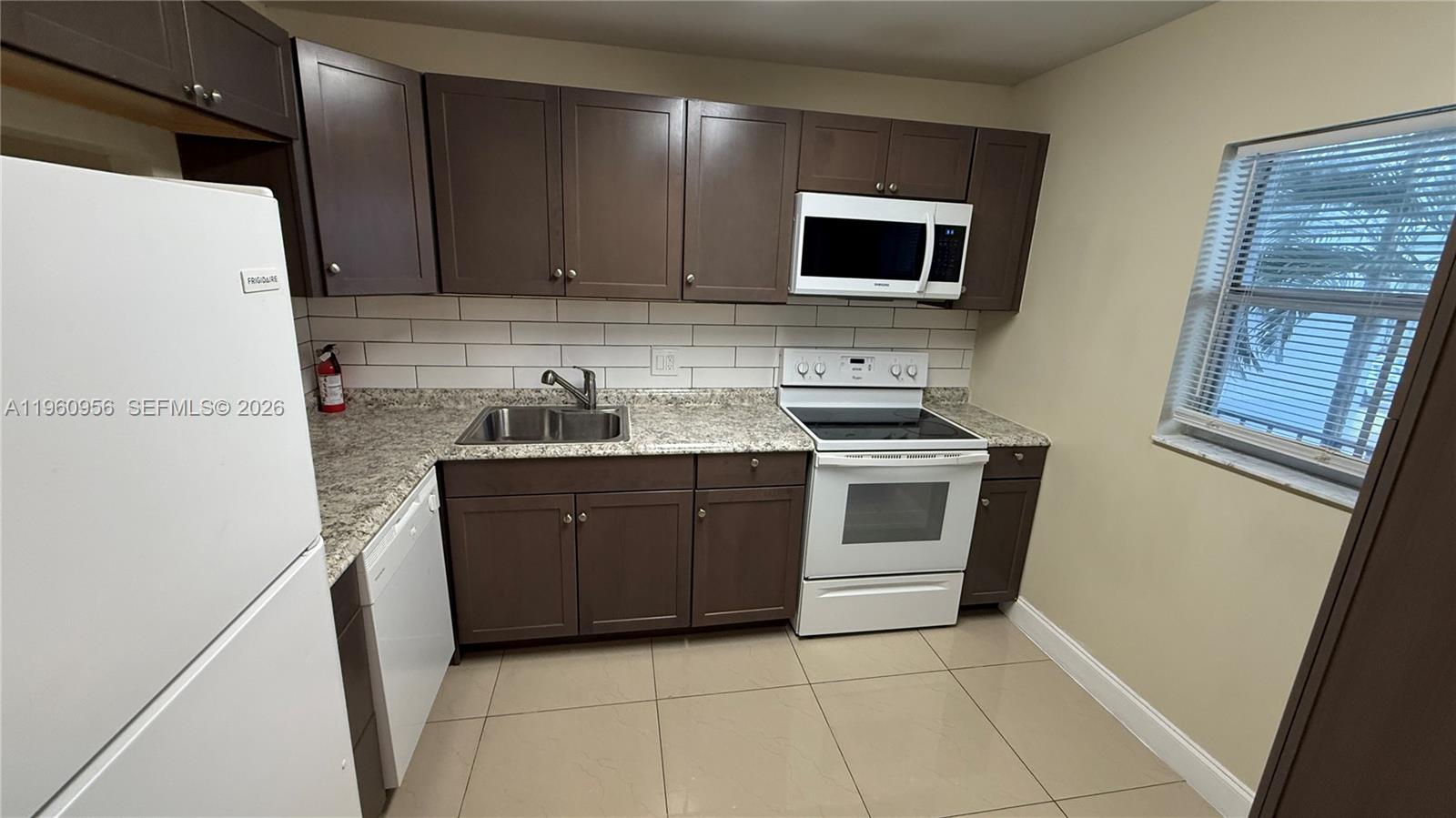 SANDS POINT CONDOMINIUM I - Residential Lease
