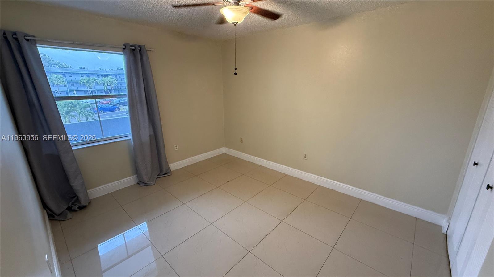SANDS POINT CONDOMINIUM I - Residential Lease
