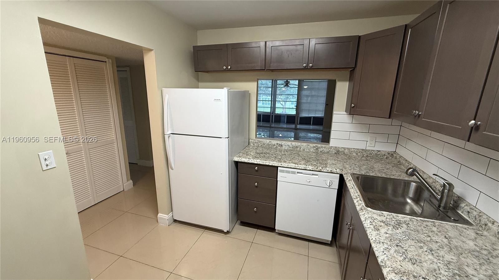 SANDS POINT CONDOMINIUM I - Residential Lease