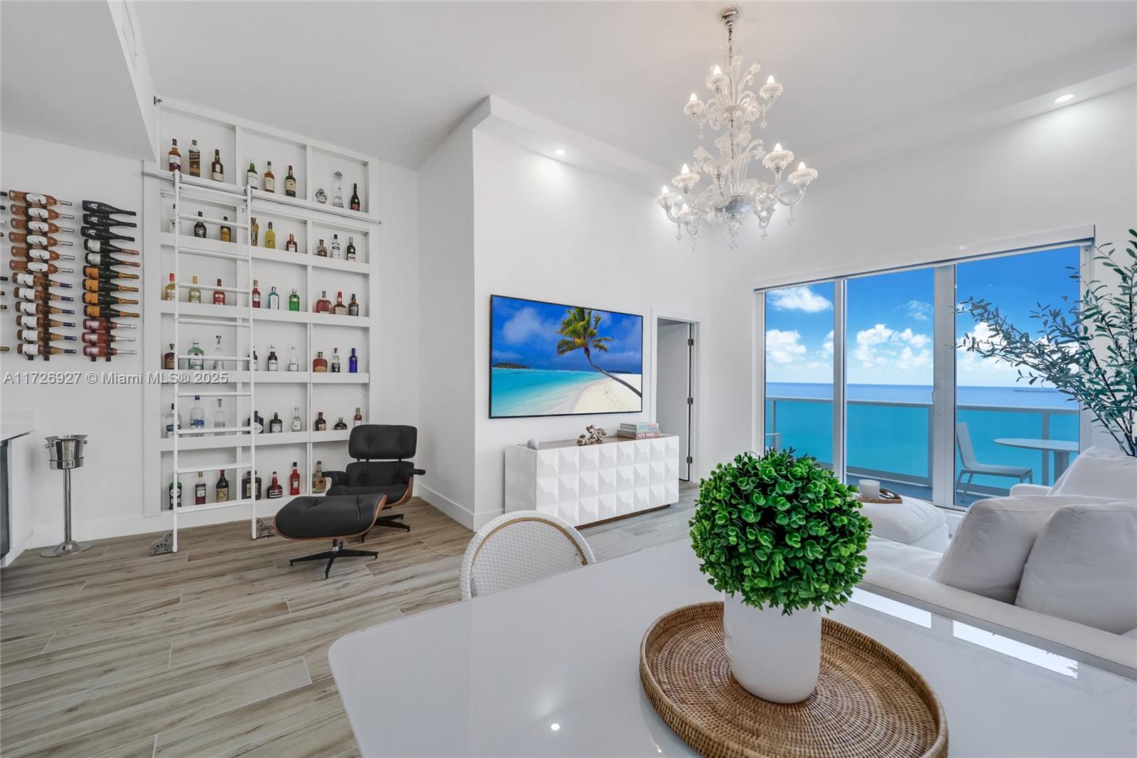 2301 Collins Ave 1625