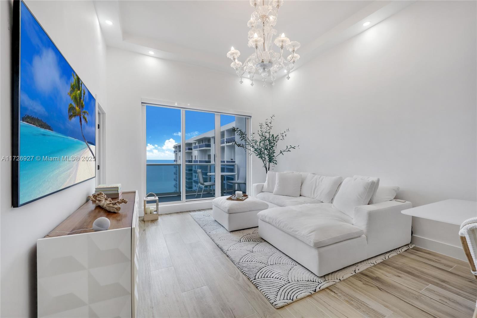 2301 Collins Ave 1625