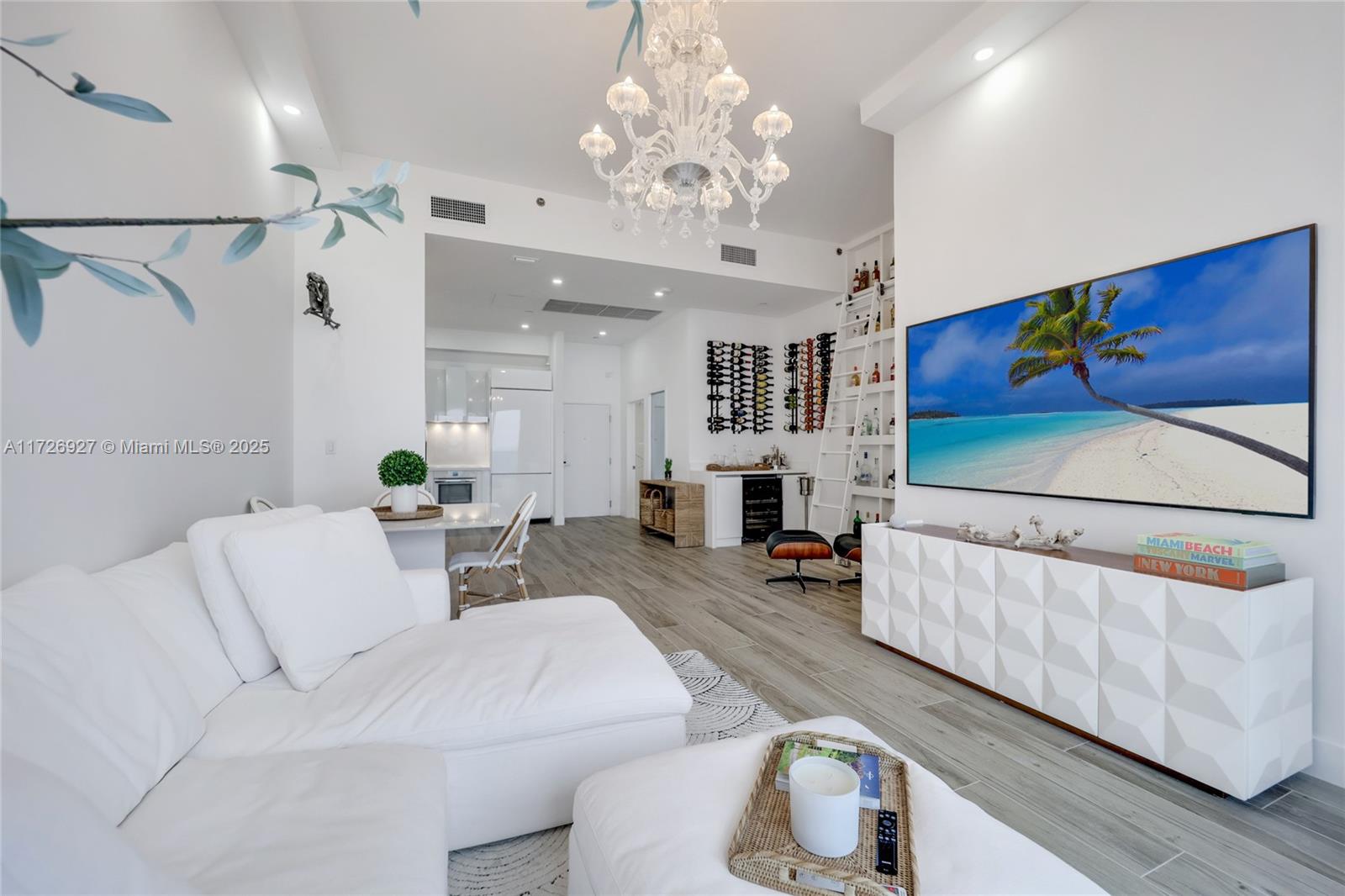 2301 Collins Ave 1625