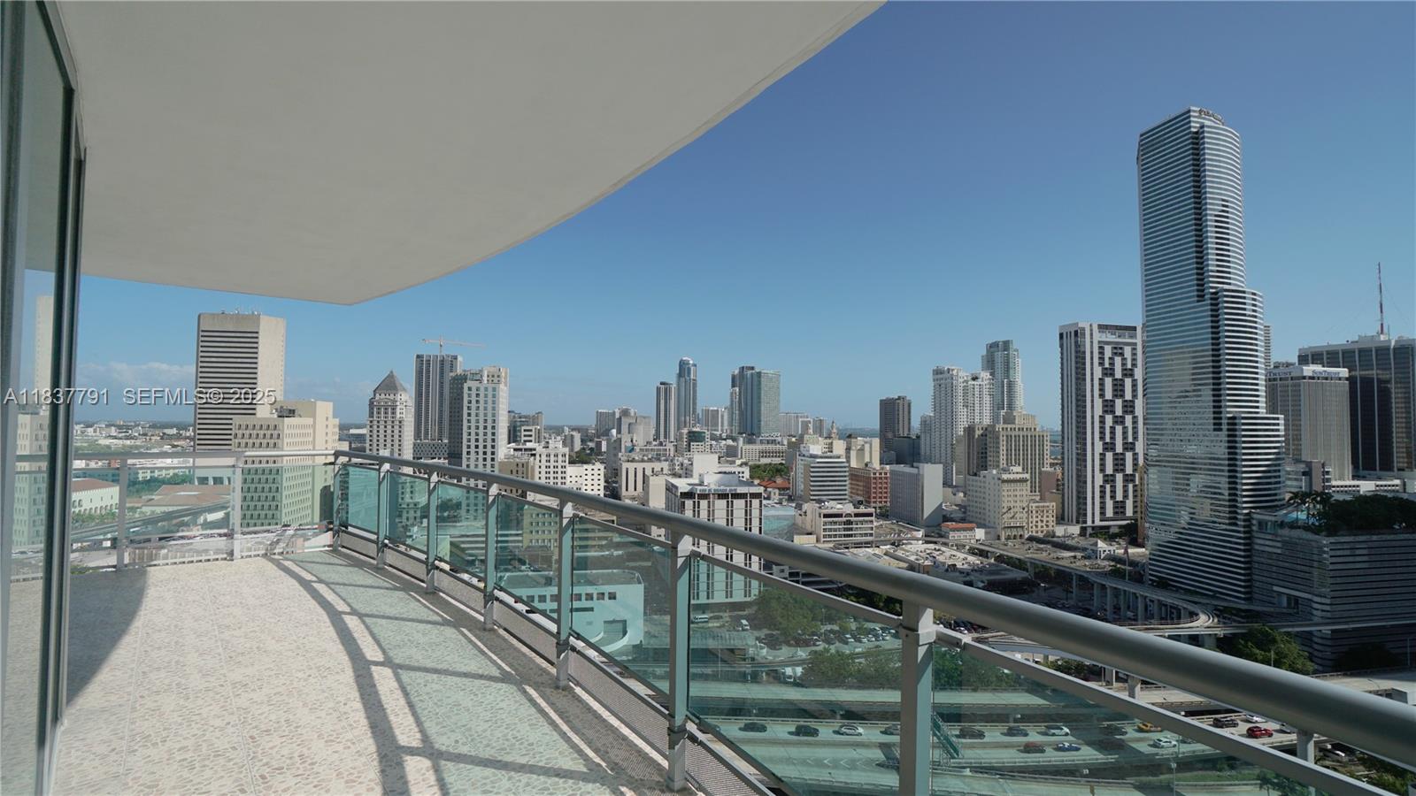 WIND CONDO - Residential