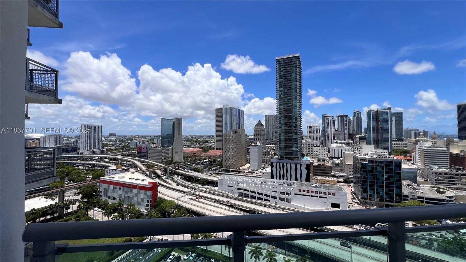 WIND CONDO - Residential