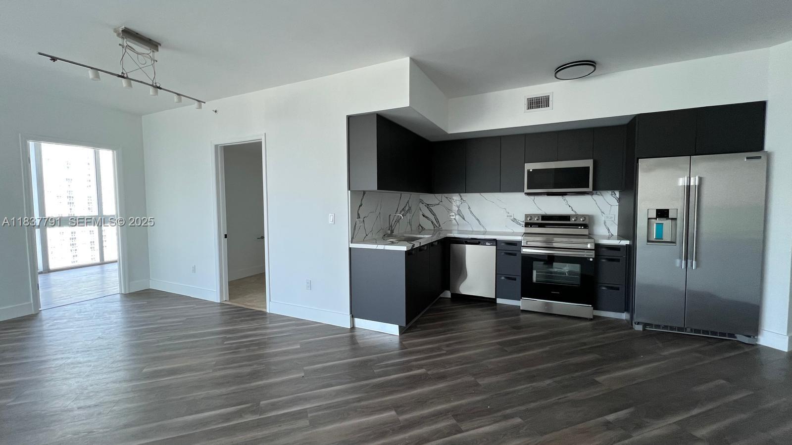 WIND CONDO - Residential