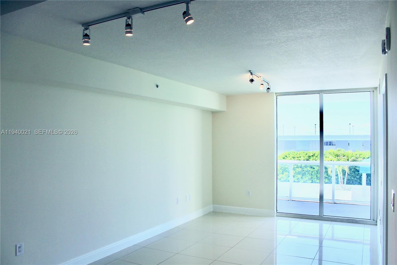 TERRAZAS RIVERPARK VILLAG - Residential Lease