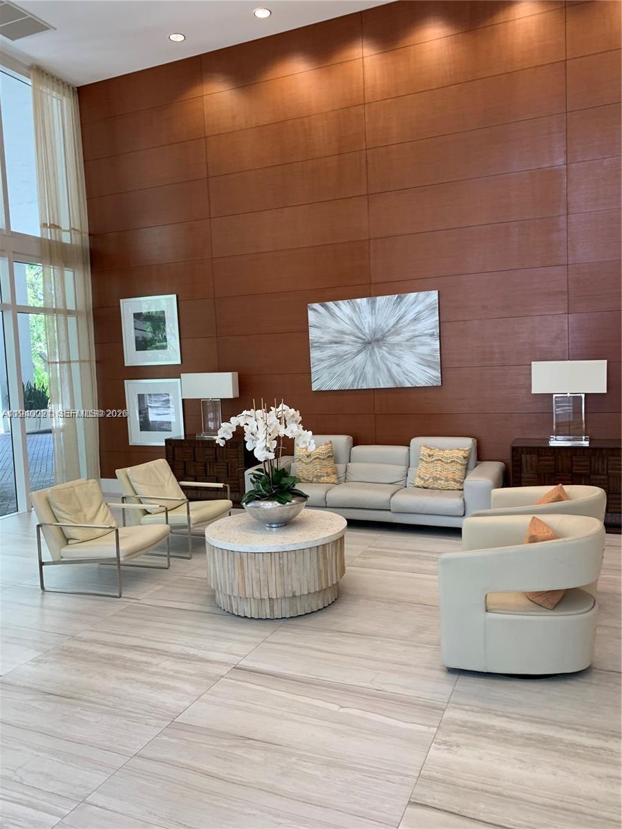 TERRAZAS RIVERPARK VILLAG - Residential Lease