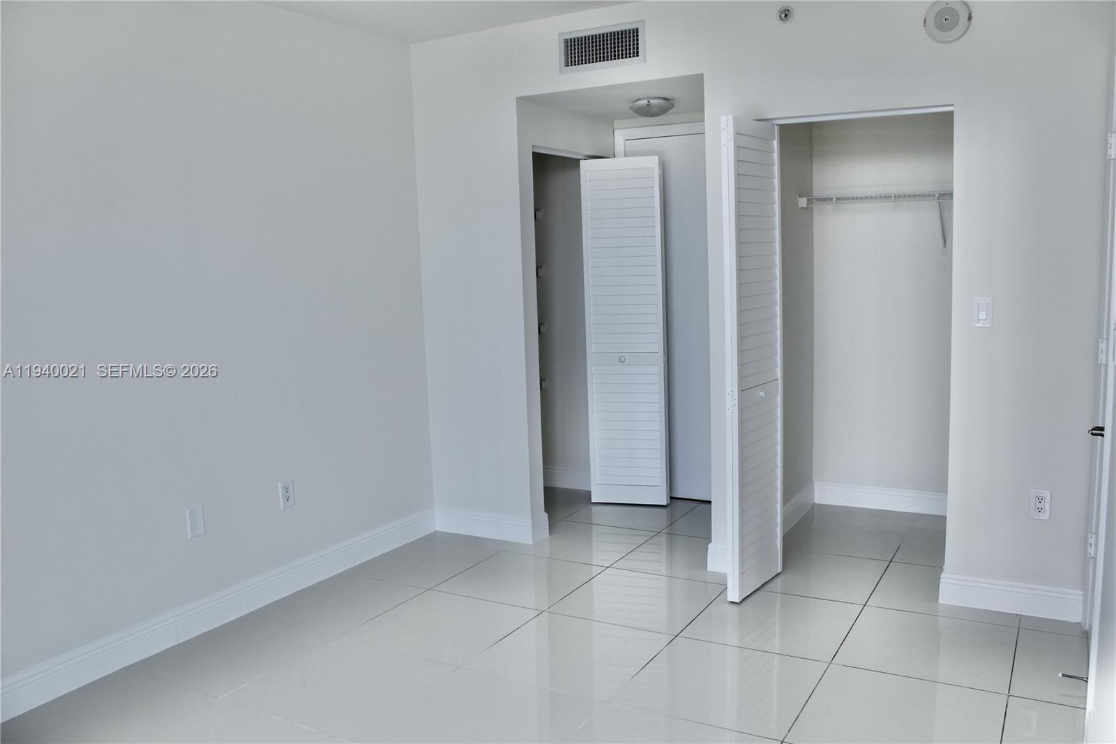 TERRAZAS RIVERPARK VILLAG - Residential Lease