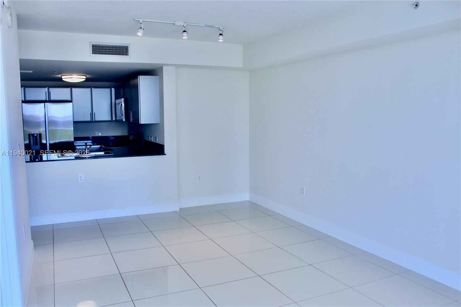 TERRAZAS RIVERPARK VILLAG - Residential Lease