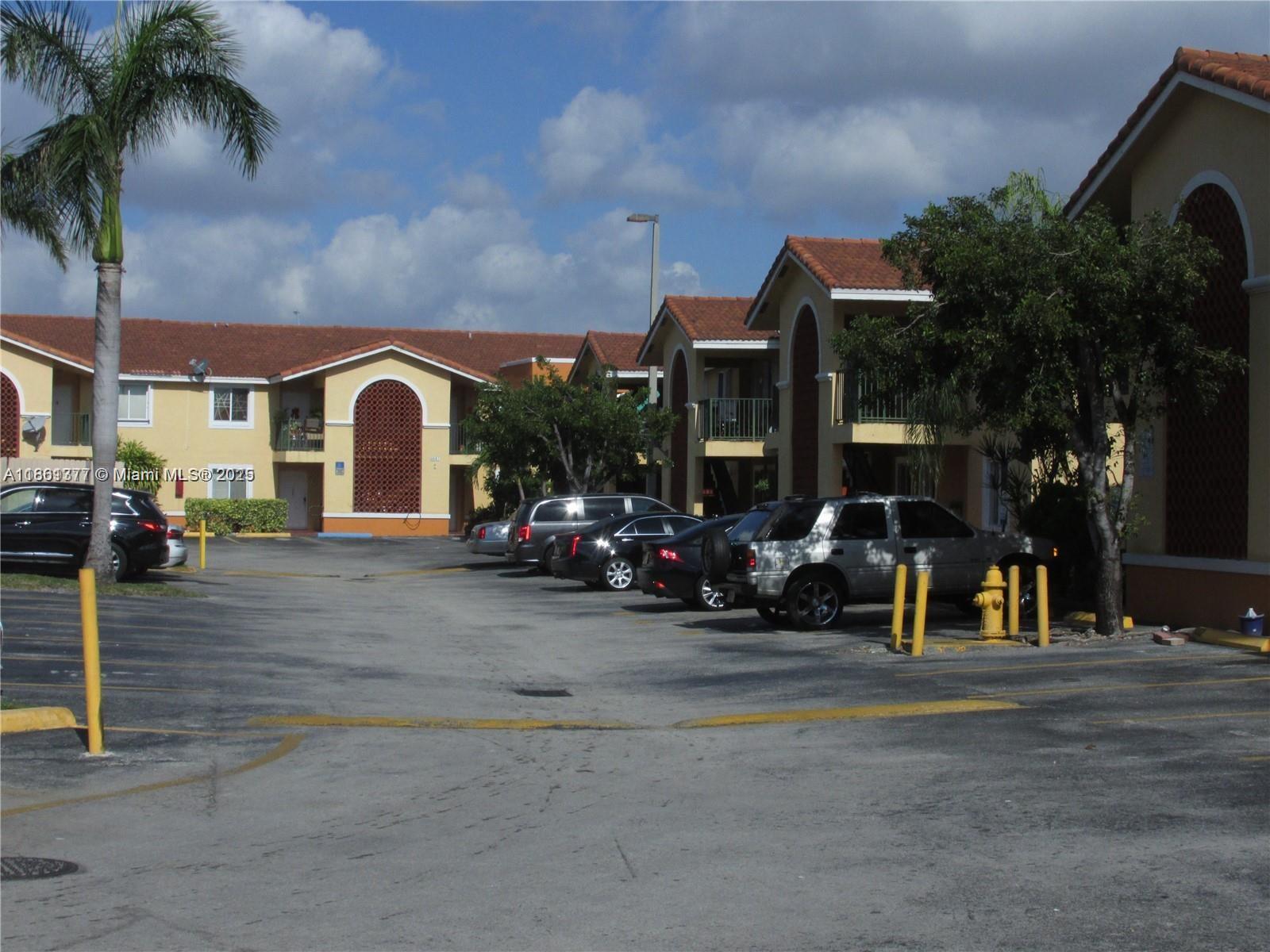 FOR SALE 2 BEDS 2 BATH ON GROUND FLOOR GREAT LOCATION! BLUE LAGOON AREA. CLOSE TO AIRPORT AND HIGHWAYS. BRIGHT AND SPACIOUS 2 BEDROOM 2 BATH CONDO. WASHER/DRYER inside the unit.