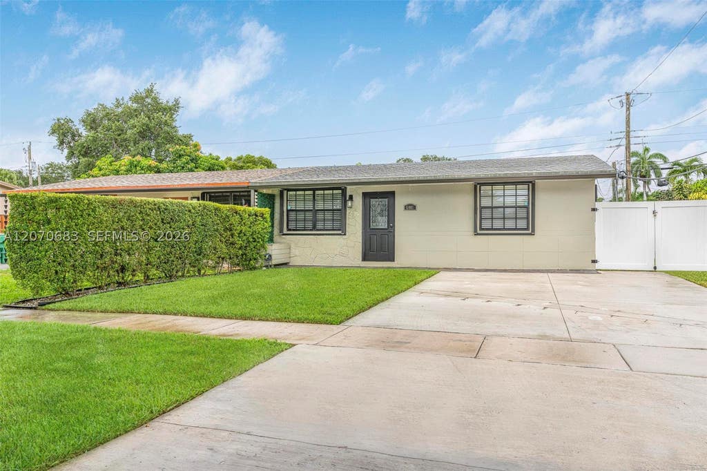 Photo of 5001 SW 92nd Ter, Cooper City, FL 33328 (MLS # A12070683)