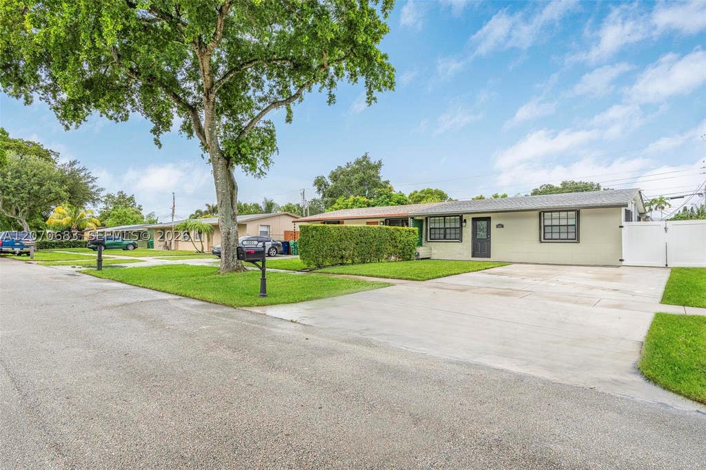 Photo of 5001 SW 92nd Ter, Cooper City, FL 33328 (MLS # A12070683)