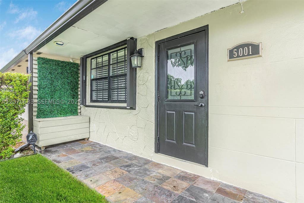 Photo of 5001 SW 92nd Ter, Cooper City, FL 33328 (MLS # A12070683)