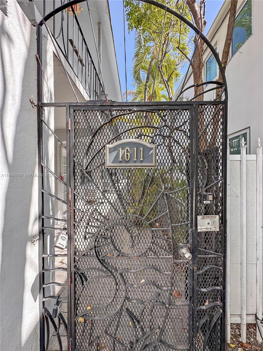 LINCOLN ROAD VILLAS EAST - Residential