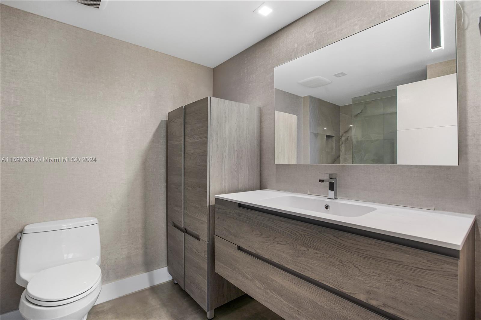 BRISTOL TOWER CONDO - Residential