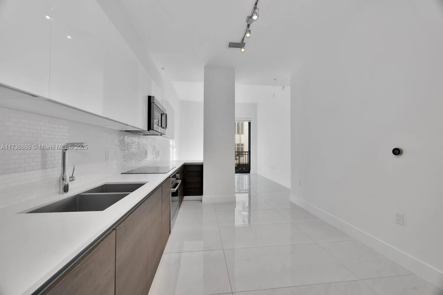 Coral Gables, Florida 33146, United States, 1 Bedroom Bedrooms, ,1 BathroomBathrooms,Residential,Active,7965