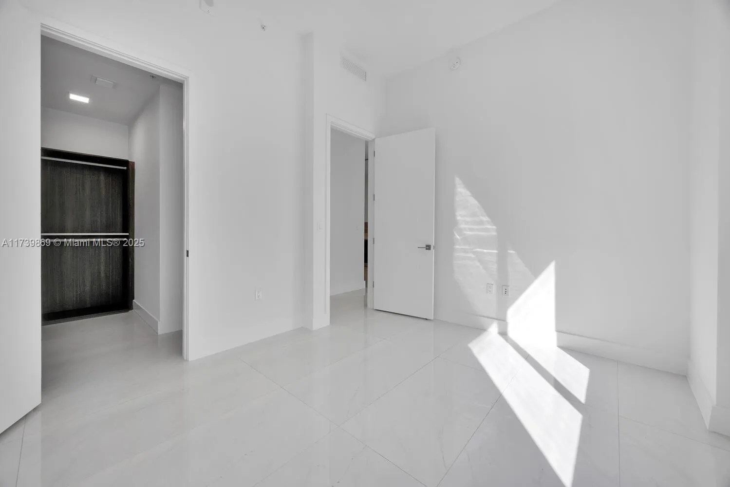 Coral Gables, Florida 33146, United States, 1 Bedroom Bedrooms, ,1 BathroomBathrooms,Residential,Active,7965