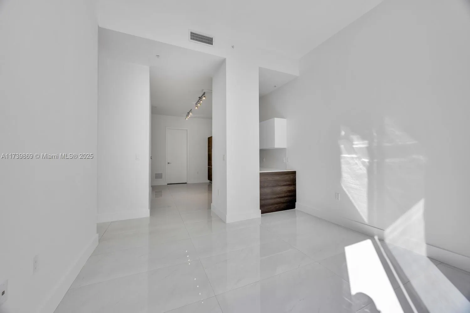 Coral Gables, Florida 33146, United States, 1 Bedroom Bedrooms, ,1 BathroomBathrooms,Residential,Active,7965