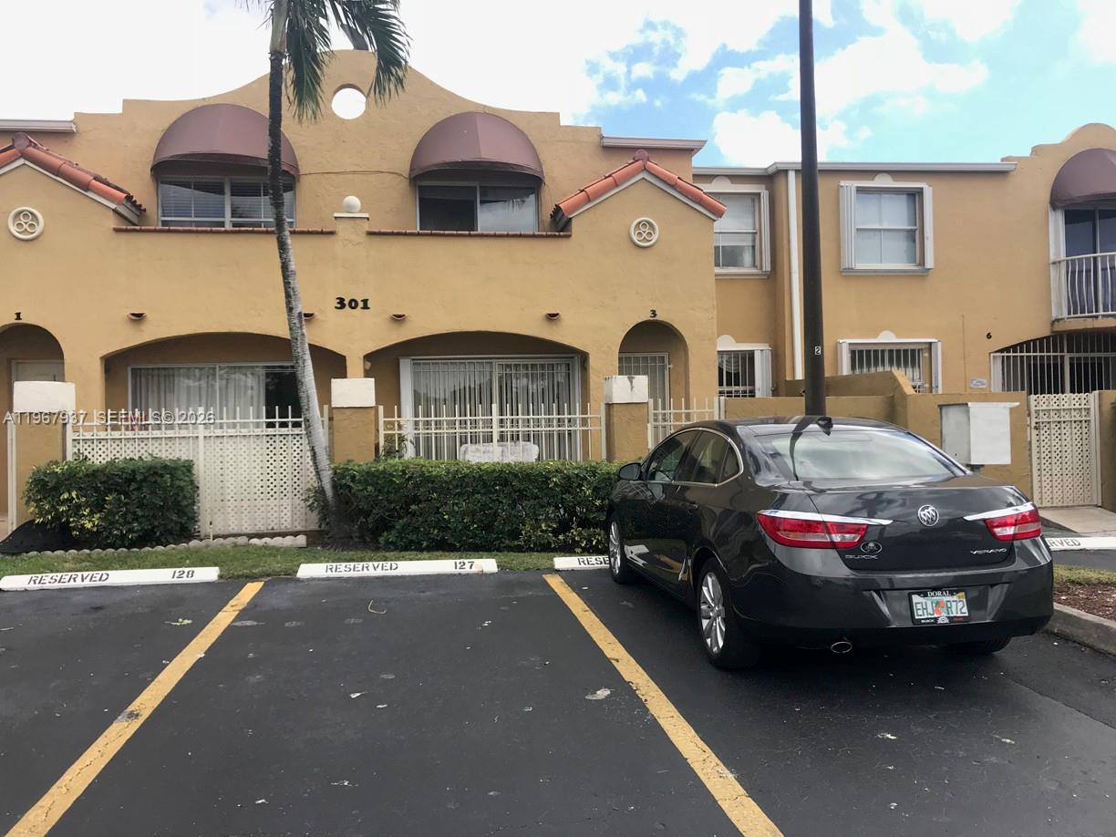 GABLES II TOWNHOMES CONDO - Residential Lease