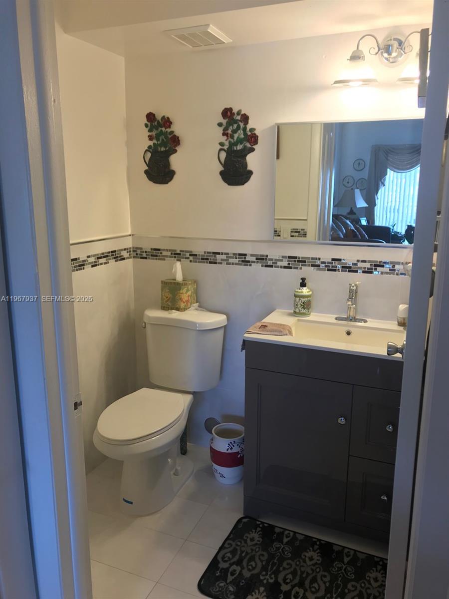GABLES II TOWNHOMES CONDO - Residential Lease
