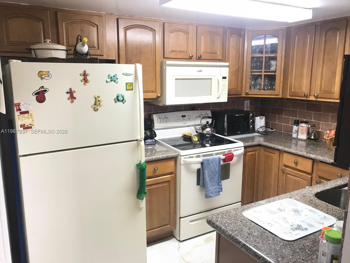 GABLES II TOWNHOMES CONDO - Residential Lease
