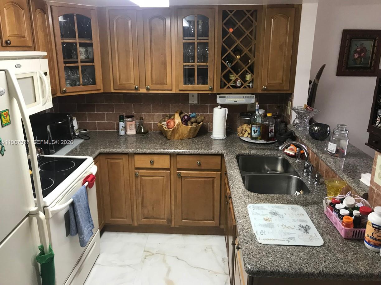 GABLES II TOWNHOMES CONDO - Residential Lease