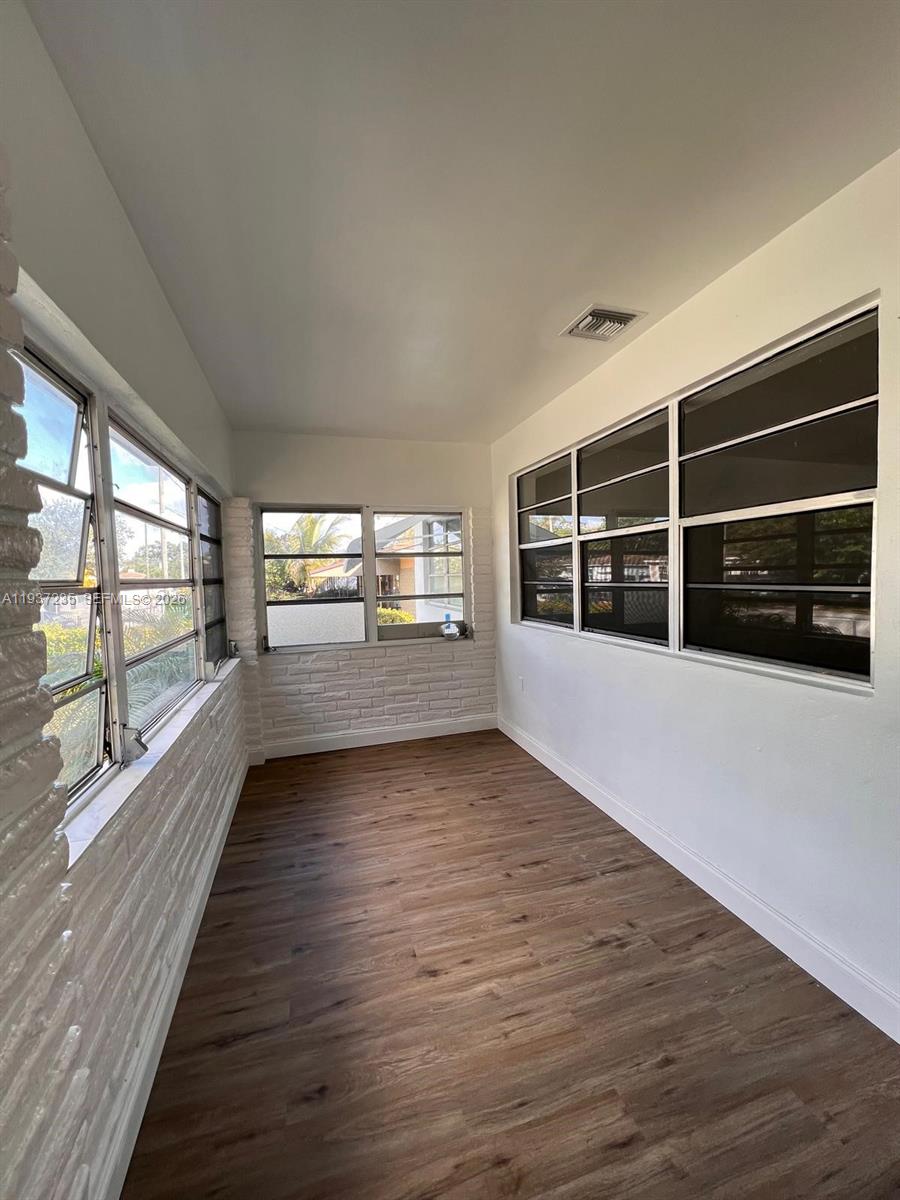 INDIANA PARK - Residential Income