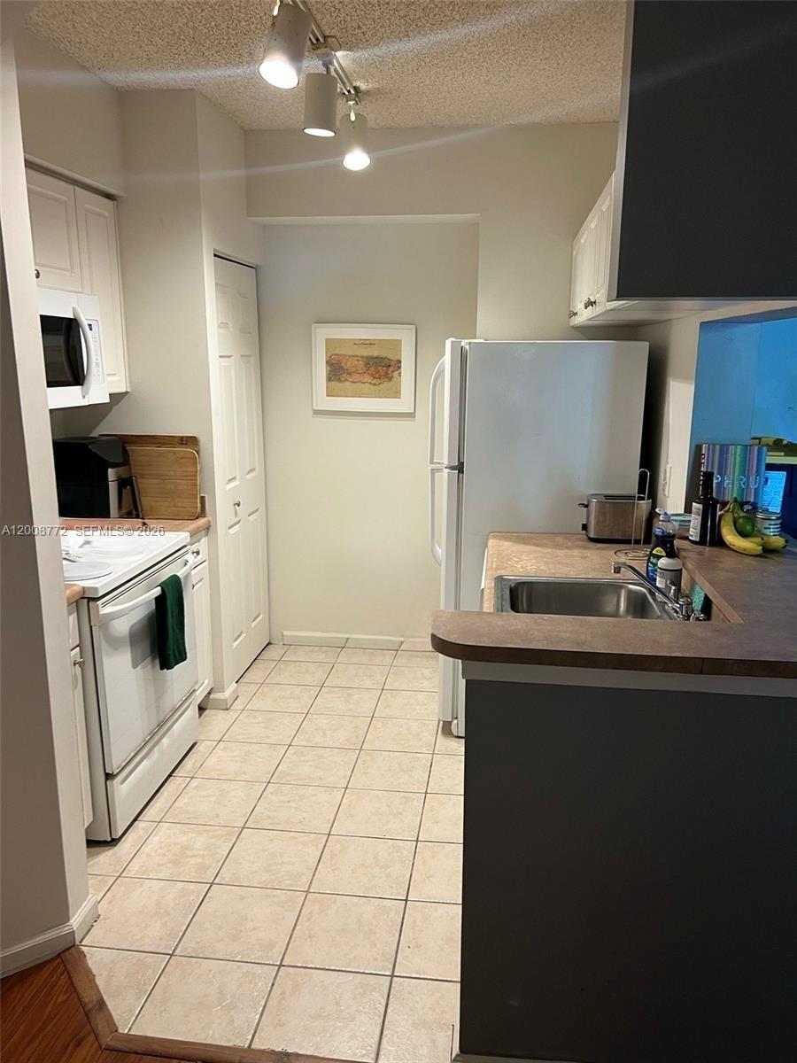 PORTO BELLAGIO CONDO - Residential
