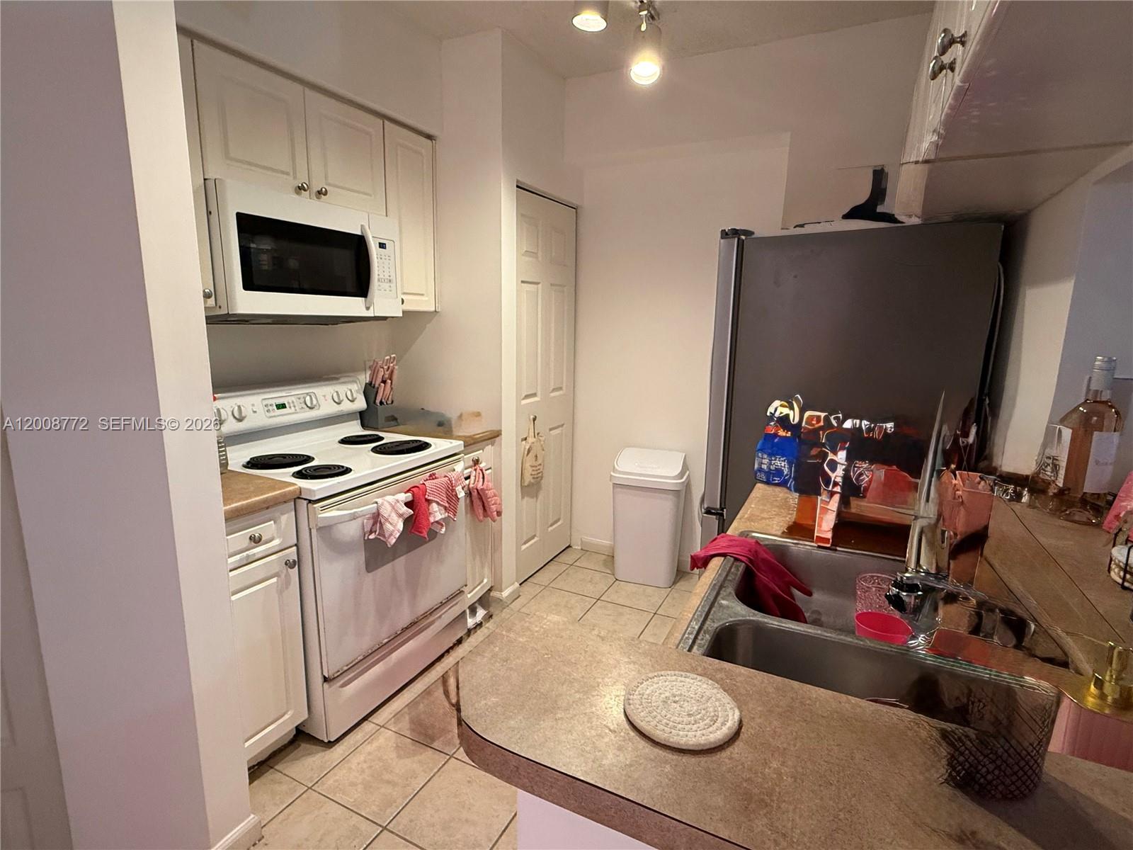 PORTO BELLAGIO CONDO - Residential