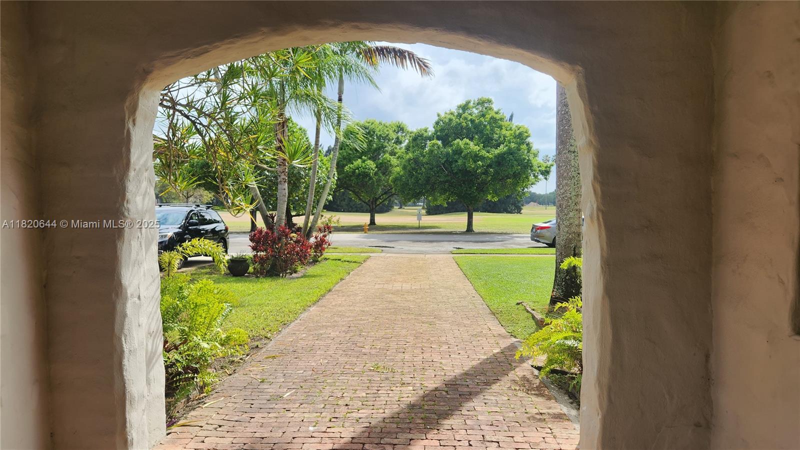 COUNTRY CLUB ESTATES SEC - Residential