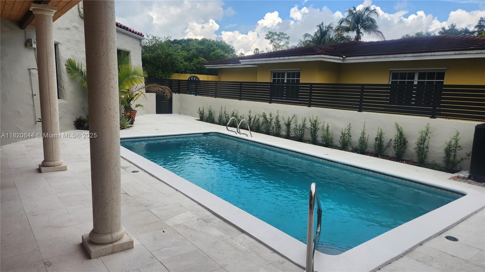 COUNTRY CLUB ESTATES SEC - Residential