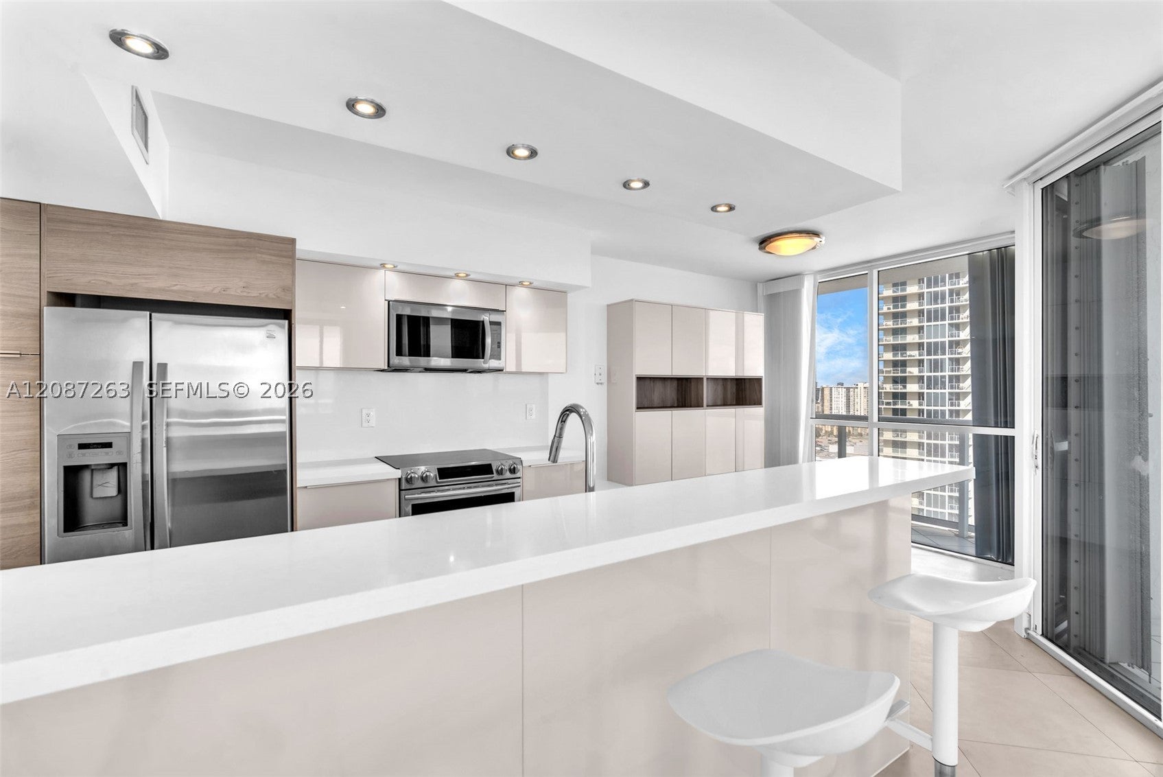 16485 Collins Ave 2136