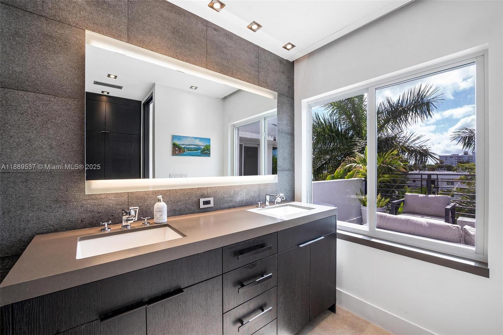 LENOX VILLAS CONDO - Residential