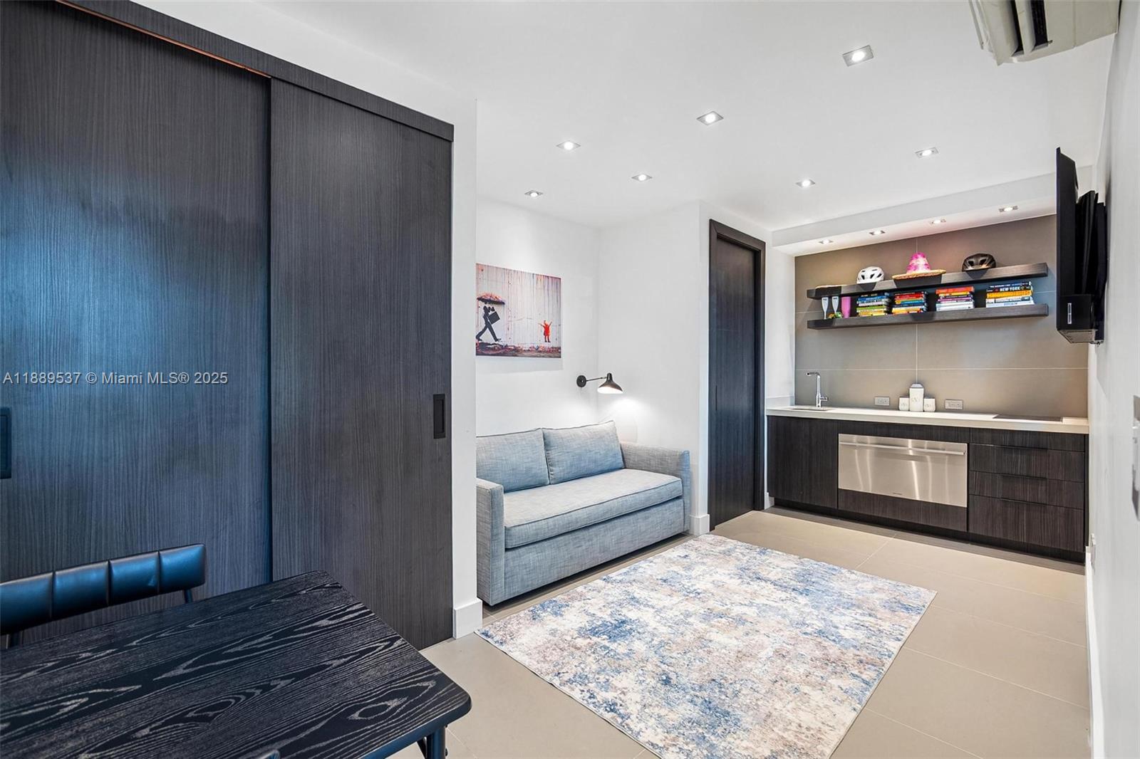 LENOX VILLAS CONDO - Residential