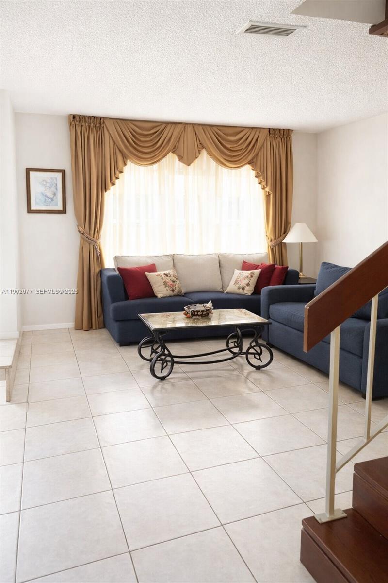 INTL LAKE VILLAS CONDO #4 - Residential