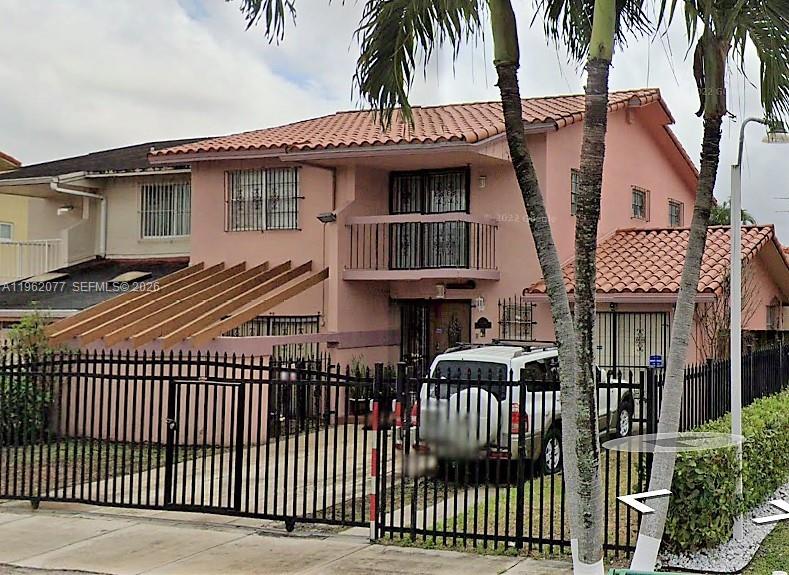 INTL LAKE VILLAS CONDO #4 - Residential