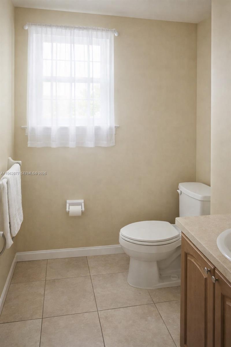 INTL LAKE VILLAS CONDO #4 - Residential