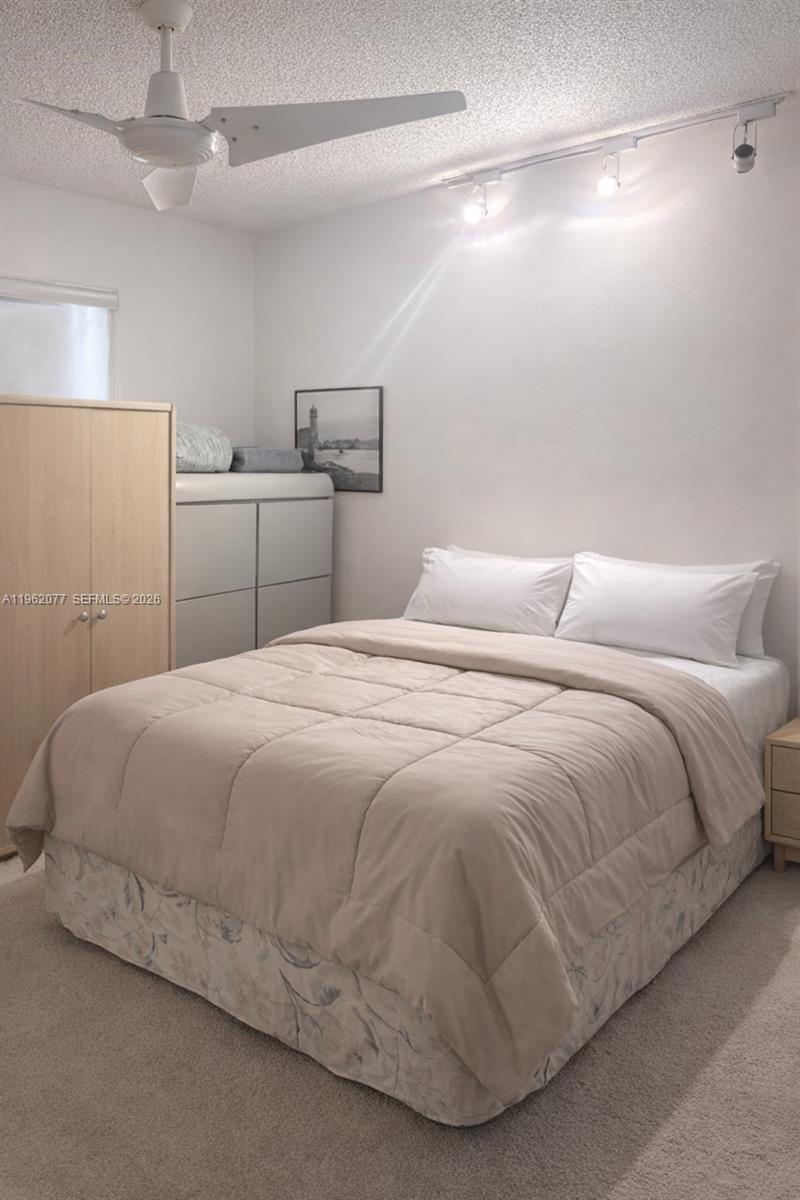 INTL LAKE VILLAS CONDO #4 - Residential
