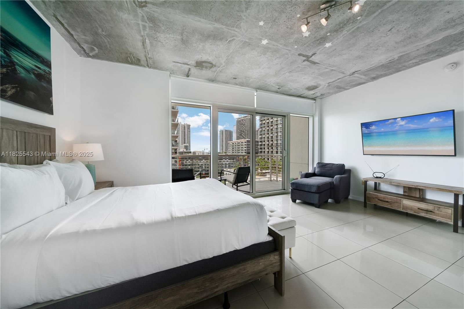 MIDBLOCK MIAMI CONDO - Residential Lease