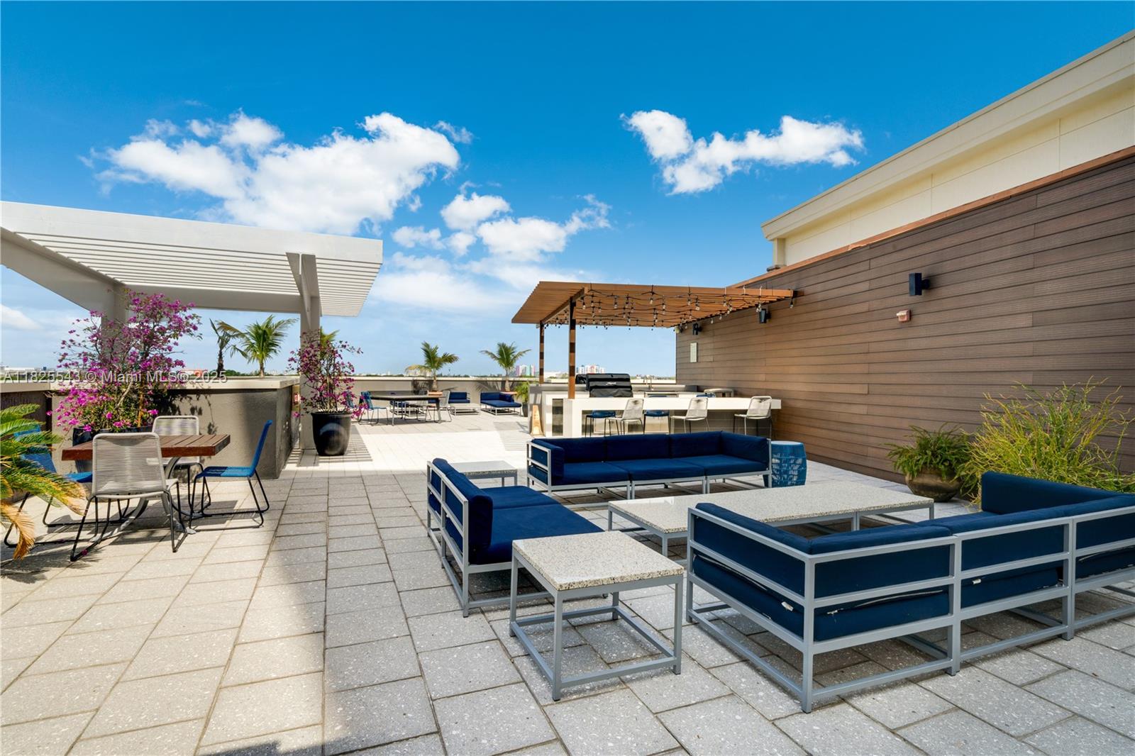 MIDBLOCK MIAMI CONDO - Residential Lease