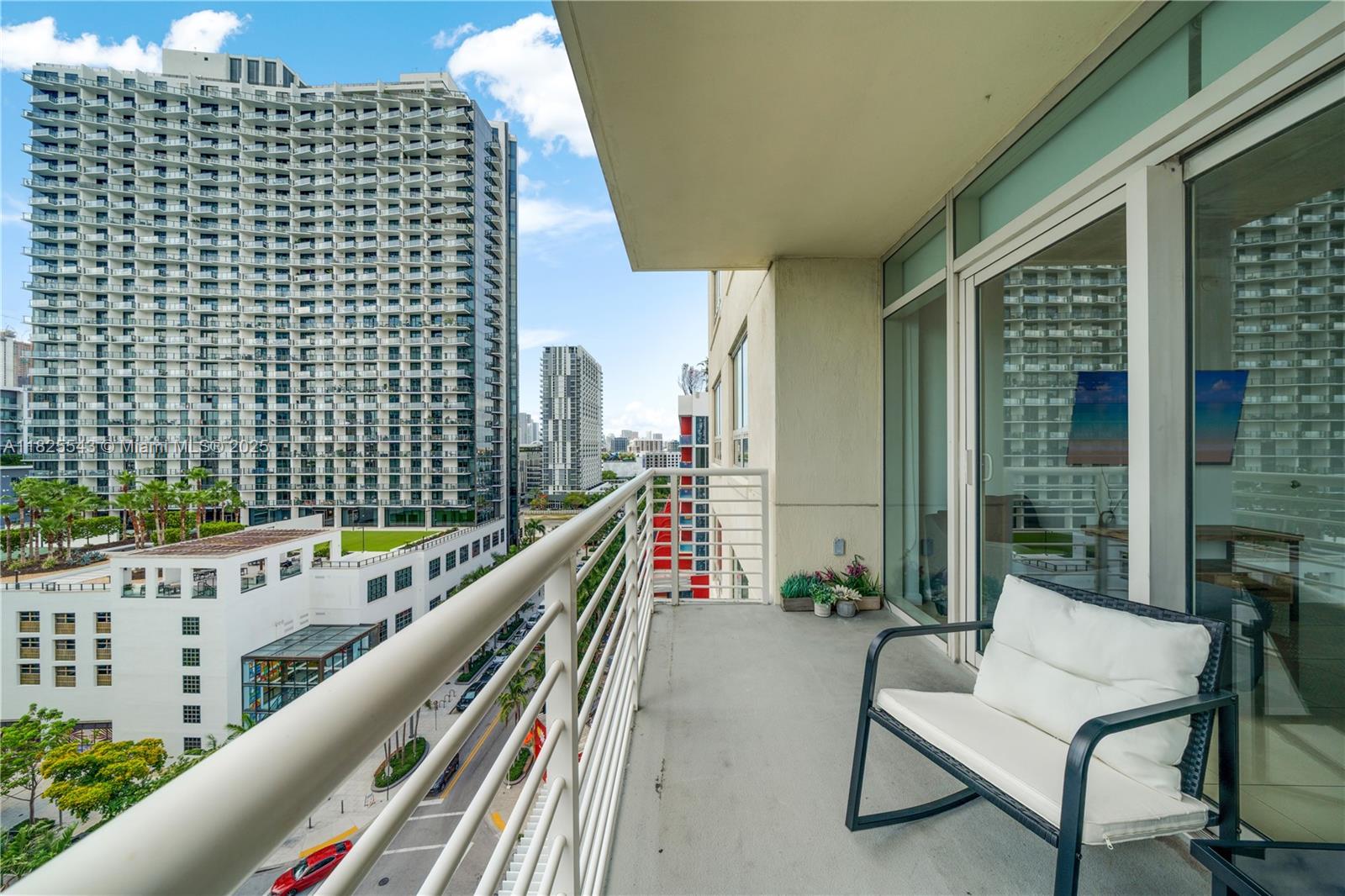 MIDBLOCK MIAMI CONDO - Residential Lease