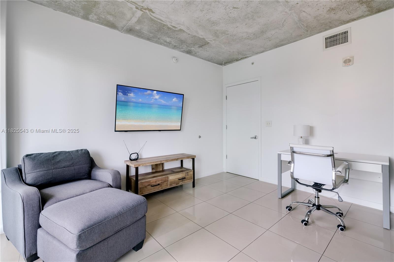 MIDBLOCK MIAMI CONDO - Residential Lease