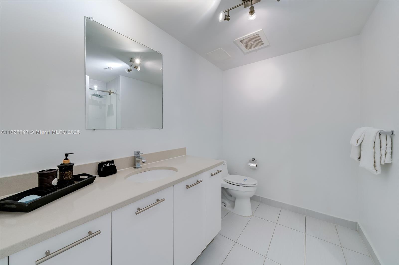 MIDBLOCK MIAMI CONDO - Residential Lease