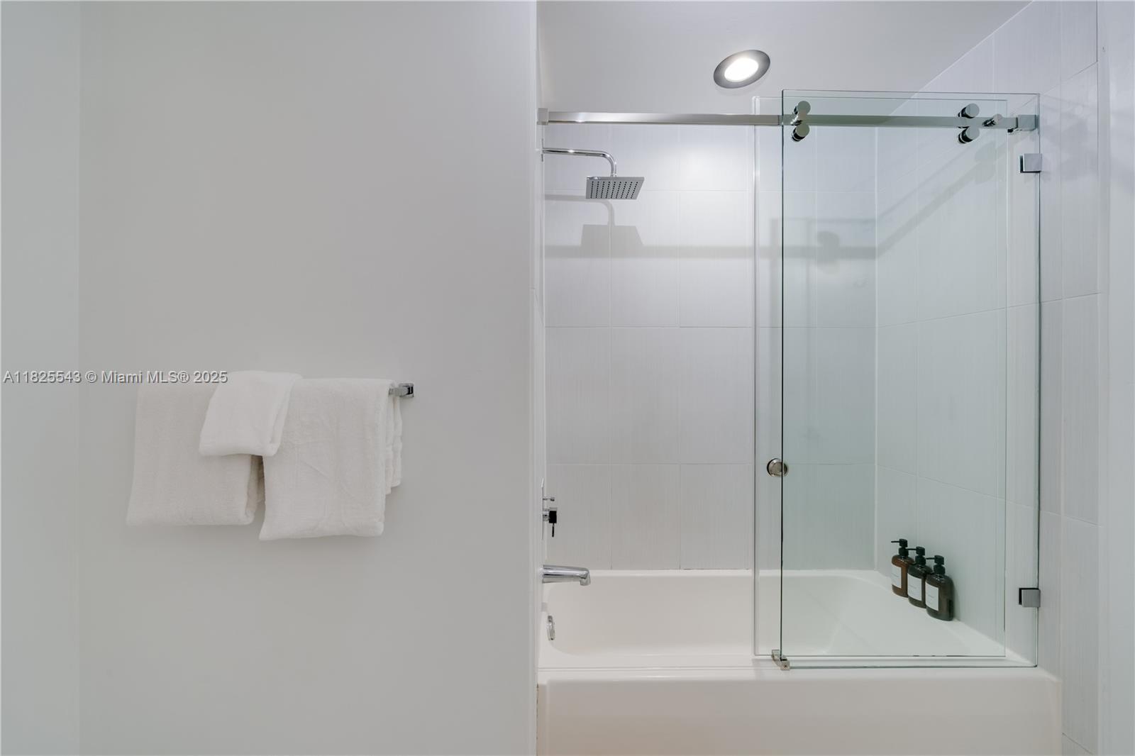 MIDBLOCK MIAMI CONDO - Residential Lease