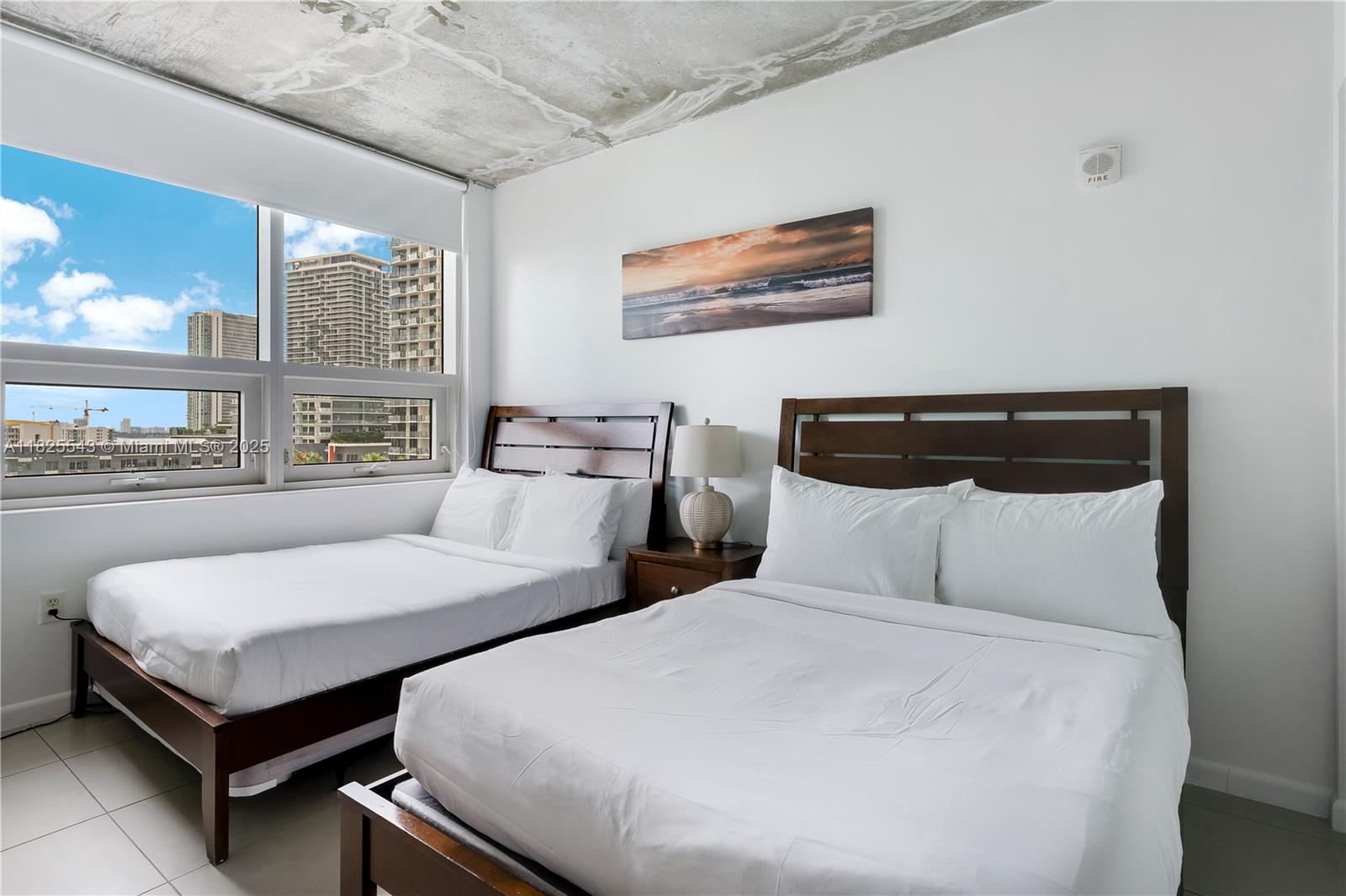 MIDBLOCK MIAMI CONDO - Residential Lease