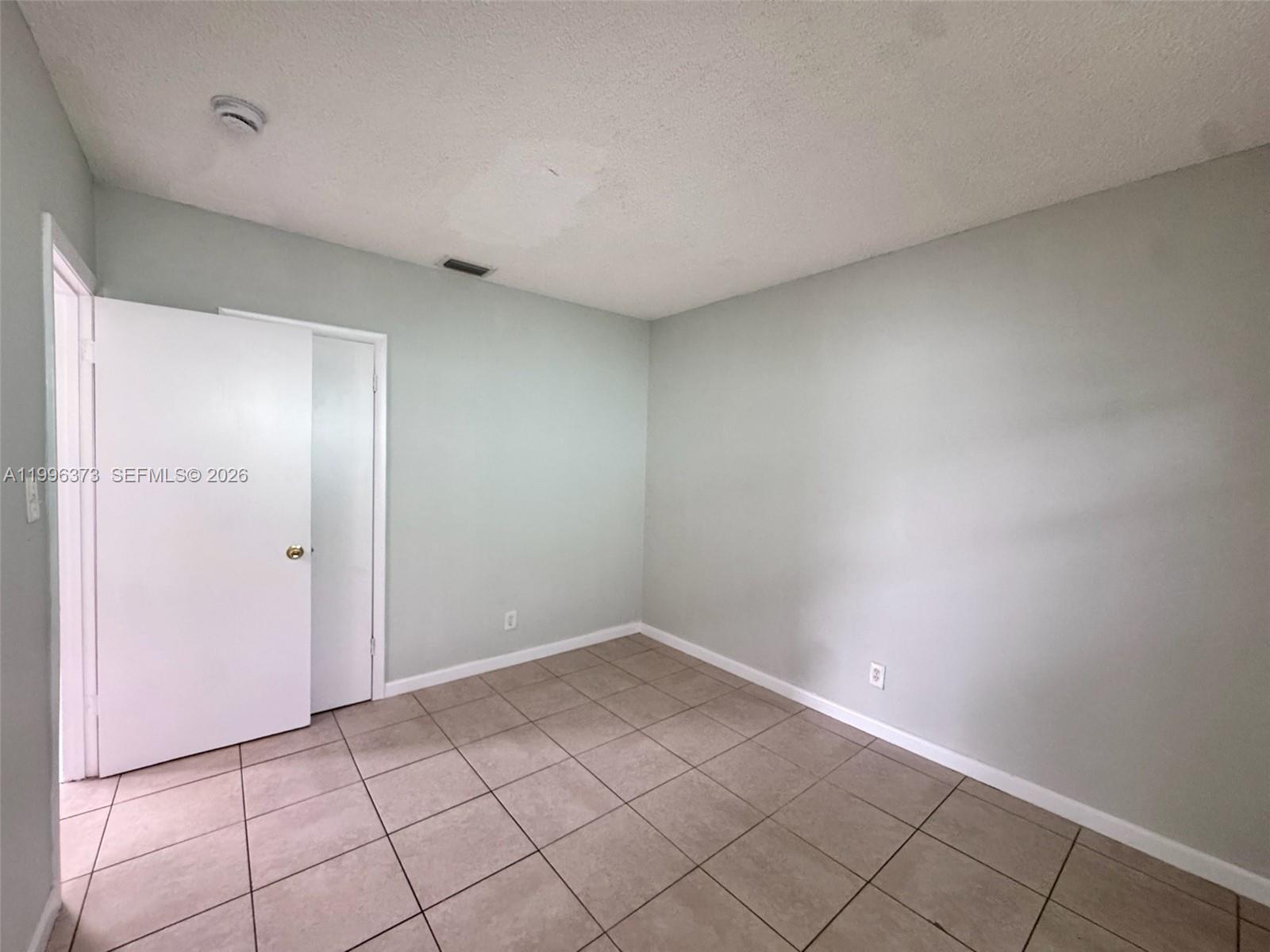 COLLEGE TRACT - Residential Lease