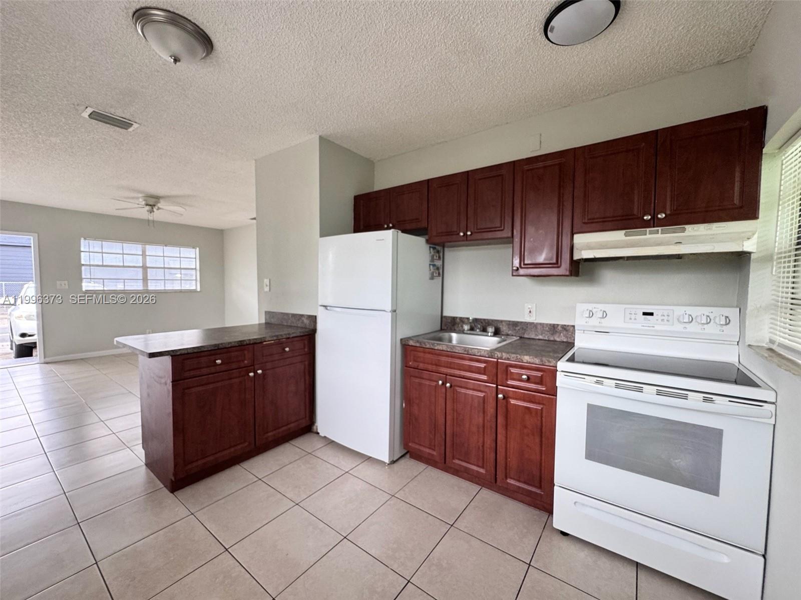 COLLEGE TRACT - Residential Lease